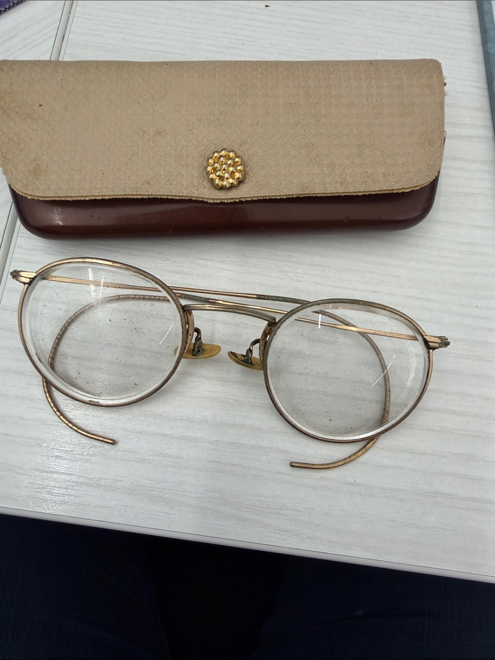 Men's Round Metal Glasses in 12K Gold F with Tan Case
